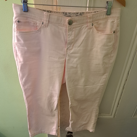 Gloria Vanderbilt Women's Capris - Picture 7 of 16